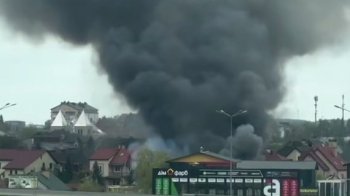 У Сокільниках масштабна пожежа: горить двоповерховий особняк