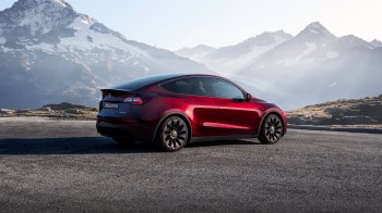 Tesla знизила ціну на найбільш продаваний електромобіль: в чому причина