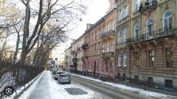 Через аварійний витік води одну із центральних вулиць Львова перекрили для руху авто