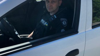 Поліцейський зі Самбірщини власноруч виготовляє глушники для зброї