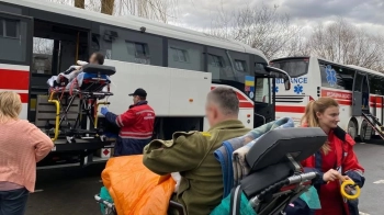 Львівські медики транспортували на лікування за кордон ще 15 воїнів