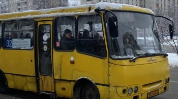  Спеціально закрив двері: у Львові водій маршрутки не впустив у салон літню жінку