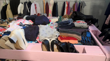 У Червонограді для переселенців запрацював "банк одягу"