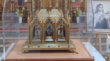 До Львова прибудуть мощі святої Терези