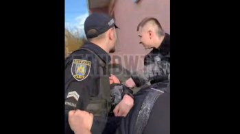 Патрульні пояснили причину силового затримання чоловіка на Сихові