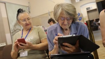 Навчатимуть користуватися електронними сервісами: у Львові людей поважного віку запрошують на майстер-класи