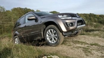 На Львівщині автомобіль покотився схилом і на смерть переїхав чоловіка