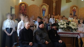 “Війна українцям за гріхи, за Росію — молитися”: чого вчать у “догналівських школах” у Львові