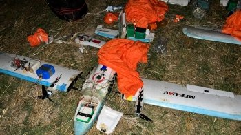 На Львівщині чоловіки намагалися чотирма дронами переправити сигарети до Польщі