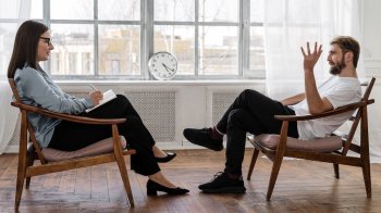 Психологів Львівщини навчають працювати з травмою