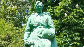 У Брюховичах і Винниках демонтують три пам’ятники колоніального спадку: їх перевезуть у музей