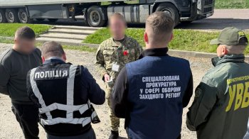 Мешканець Львівщини намагався потрапити за кордон за 6 тис. доларів хабаря прикордоннику