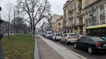 Ситуація на дорогах Львова: центр «стоїть», в місті патрулюють поліцейські