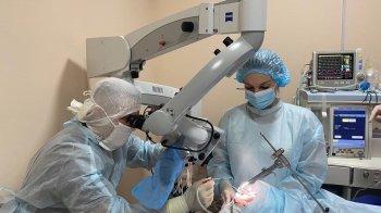 Львівські лікарі без операції вилікували пухлину гортані у немовляти