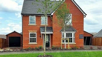 Замість будинку мрії купили брухт: подружжя за 450 тисяч фунтів стерлінгів придбало житло, де все розвалюється