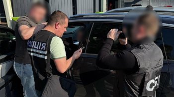 Львівського митника судитимуть за хабар і безмитні поштові відправлення на 15 млн грн