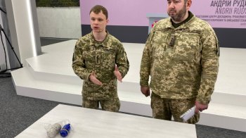 Представник Центру досліджень трофейного та перспективного озброєння та військової техніки капітан Андрій Рудик розповів про те, які гранати з отруйним газом використовують росіяни, фото «Арміяінформ»