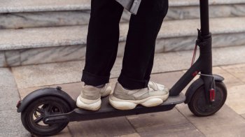 У Львові створили петиції про заборону електросамокатів у центрі міста