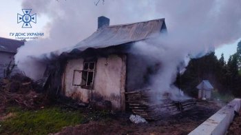 У Зимній Воді вогонь повністю знищив житловий будинок