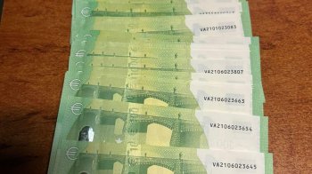 Львівські митники знайшли у BWM X3 приховані 9900 євро