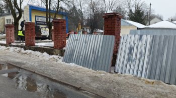 У Львові власника кафе змусили демонтувати незаконно встановлений паркан