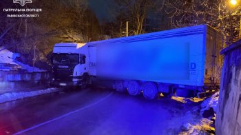У Львові вантажівка повністю заблокувала рух на одній з вулиць