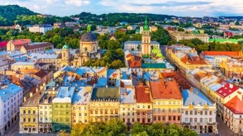 ДТП на об'їзній та чоловік з гранатою: головні новини Львівщини за 11 вересня