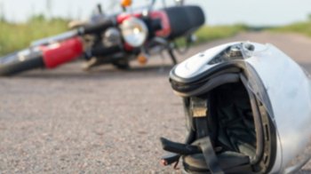 У селі біля Львова мотоцикліст збив 33-річного пішохода