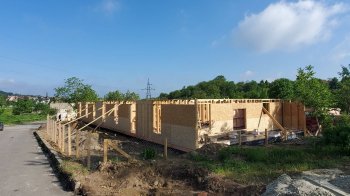 У Львові вже розпочали зводити тимчасові прихистки для вагітних (фото)