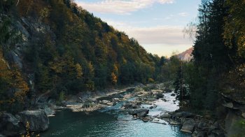 Куди вирушити в Карпати восени: 5 ідеальних локацій для відпочинку на вихідних