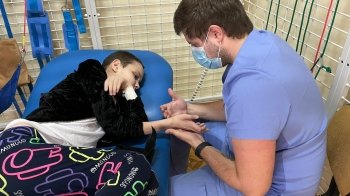 Львівські медики рятують 9-річну сироту з Вугледара, всіх її родичів вбили в укритті окупанти