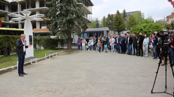 У Трускавці встановили перше в Україні "Дерево Миру"
