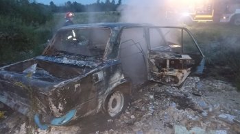У Яворівському районі вщент згорів автомобіль "ВАЗ 2101" (фото)