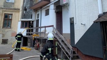 У Золочеві горіла квартира: вогонь знищив побутову техніку та речі домашнього вжитку