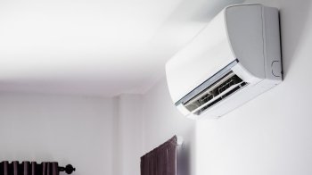 Кондиціонер висить