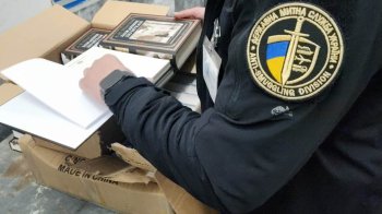 Мешканець Львівщини намагався ввезти в Україну російські книги