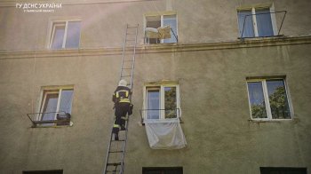 На Львівщині трирічна дитина зачинилась в квартирі: знадобилась допомога рятувальників