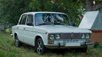 «Летів» на шаленій швидкості: у Львові «ВАЗ-2106» спричинив ДТП