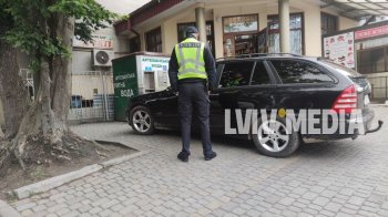 У Львові «на гарячому» піймали водія, який через сімейні обставини хотів сісти за кермо п’яним (фото)