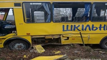 У Червонограді зіткнулися "Школярик" та вантажівка: постраждали діти