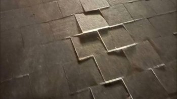 «Рухається і виступає»: містяни просять перекласти тротуарну плитку у центрі Львова