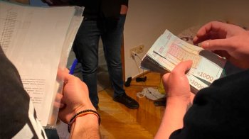 Хотів продати 6 тис. підроблених доларів: у Львові викрили фальшивомонетника