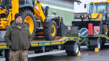 Львівська ОВА передала військовим трали та екскаватори