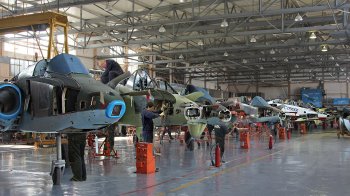 Білоруські спеціалісти відновлюють російські бойові літаки під москвою