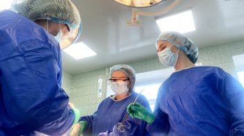 Львівські онкологи прооперували 20-річну пацієнтку з пухлиною 30×30 сантиметрів