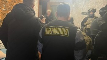 Кіберзловмисники видурювали у людей гроші під виглядом держвиплат, їх затримали на Львівщині