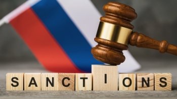 Заборона на імпорт товарів та зниження цін на нафту: Єврокомісія представила восьмий пакет санкцій проти рф