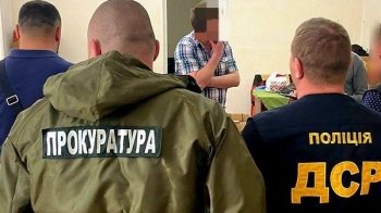 На Буковині затримали депутатку міської ради за розкрадання гуманітарки