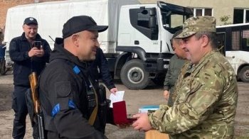 Правоохоронці Львівщини, які воюють проти російських загарбників, отримали відзнаки