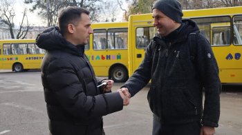 Школи Львівщини отримали ще 10 нових автобусів
